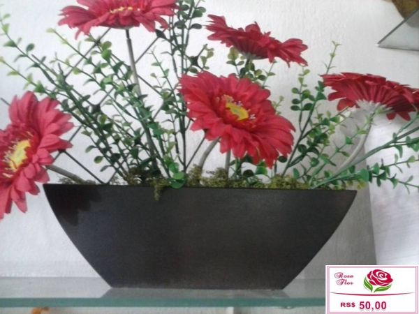 Arranjo Floral com vaso em MDF